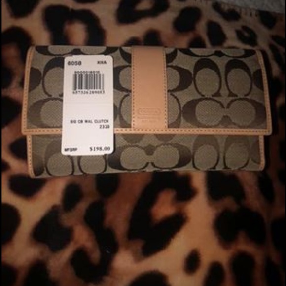 New with tag coach wallet - Picture 2 of 2